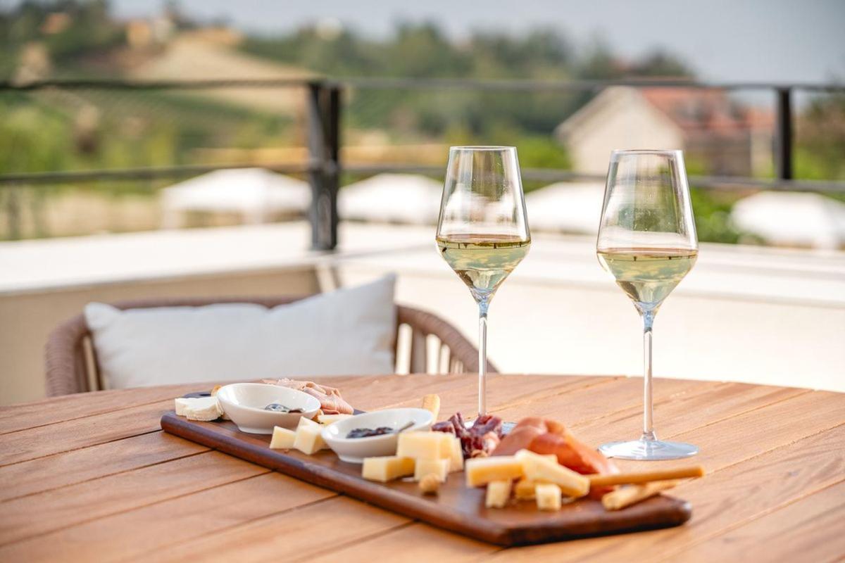 Monvi Wine Relais Villa Costigliole d'Asti Exterior photo